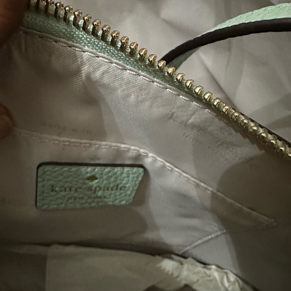 NWT Kate Spade Hanna crossbody
Has adjustable strap
Pebbled leather
mint green - Picture 6 of 7